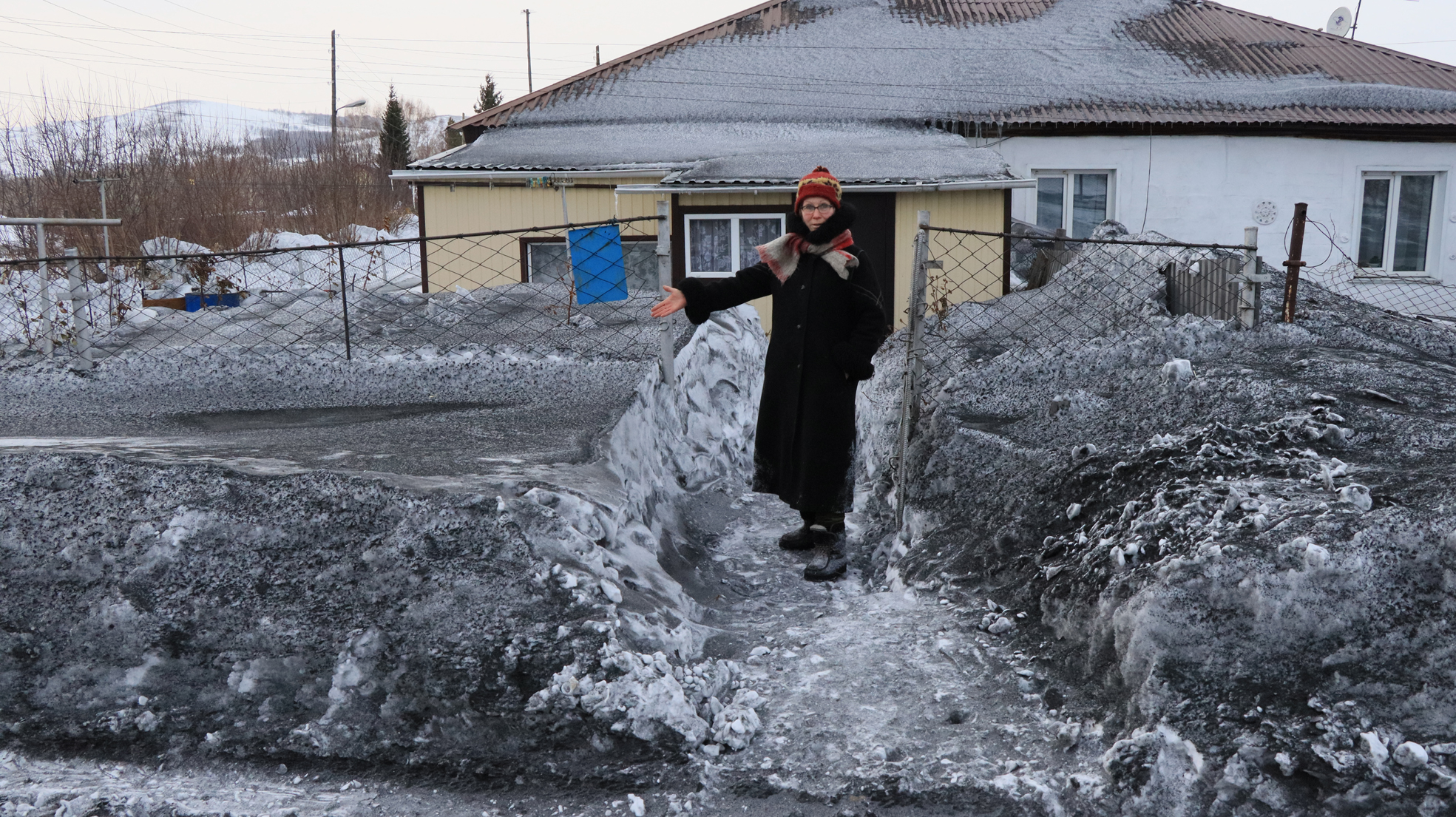 В Змеиногорске в микрорайоне 10 котельной снова черный снег! | 22.12.2022 |  Змеиногорск - БезФормата