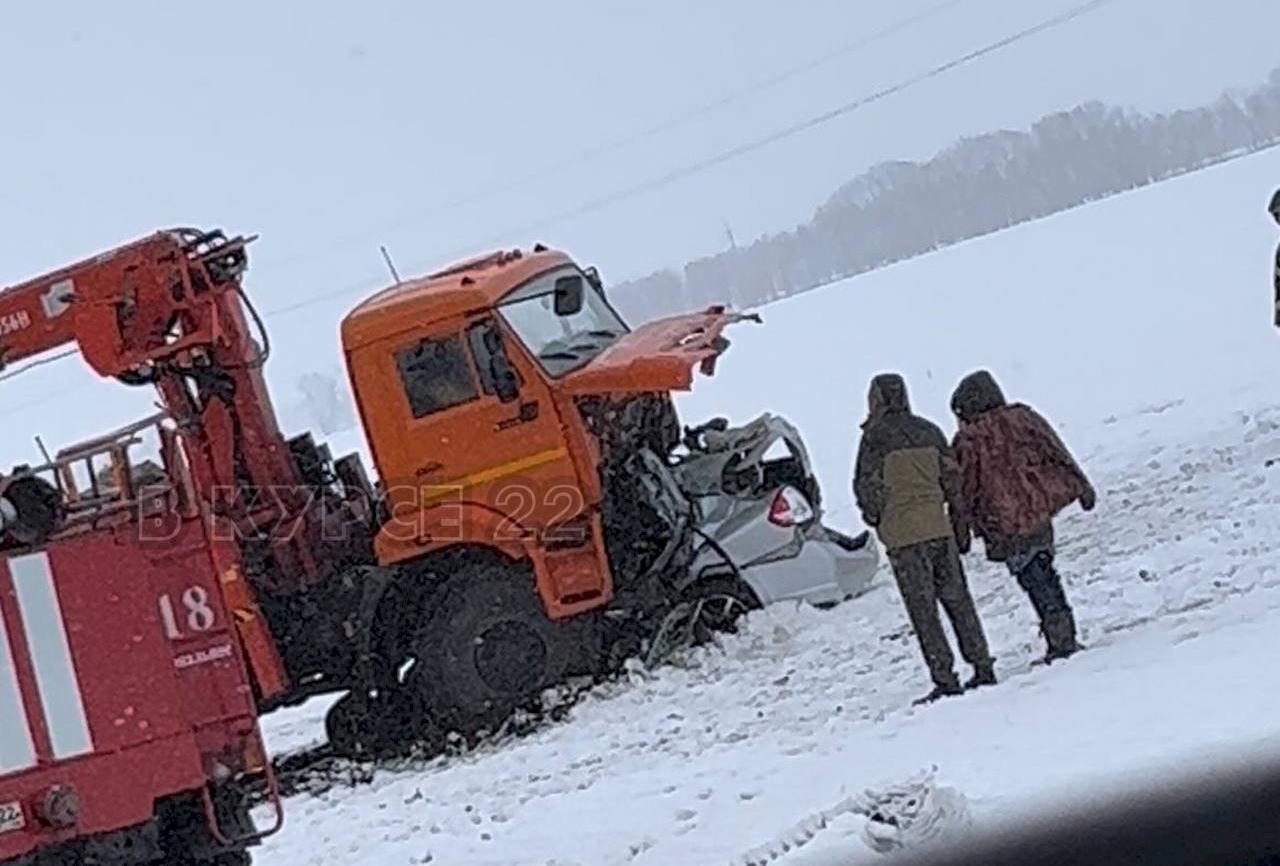 Он машины не осталось ничего. Появились фото с места смертельной аварии в  Алтайском крае | 14.11.2022 | Змеиногорск - БезФормата