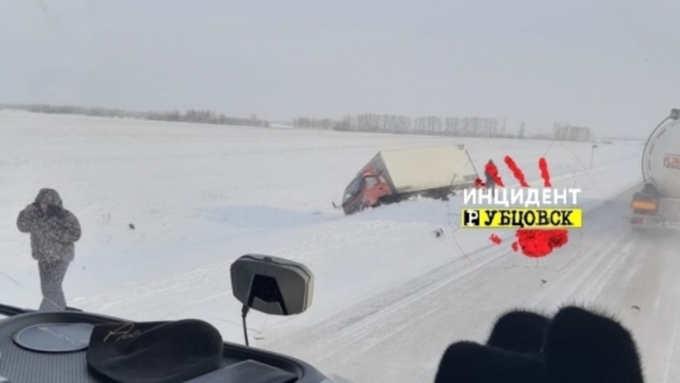 Барнаул рубцовск. Барнаул Рубцовск 3 февраля трасса. Происшествия Рубцовск 3 февраля. Авария на трассе Рубцовск Барнаул февраль.