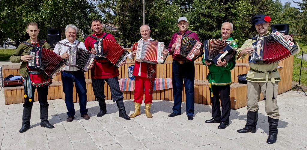 ploshhadka-garmonistov-na-glavnuyu.jpg ploshhadka-garmonistov-na-glavnuyu.jpg