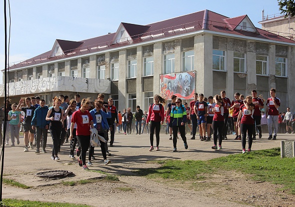 Погода в змеиногорске на 10 дней. Змеиногорск спорткомплекс. Спортивный комплекс Змеиногорск Алтайский край-. Горка Змеиногорск. Змеиногорск учебные заведения.